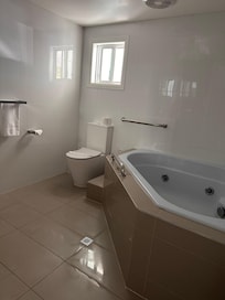 Big spa bath but the jets didn’t seem very clean and not great water pressure so we didn’t use it (I’m not a spa person anyway)