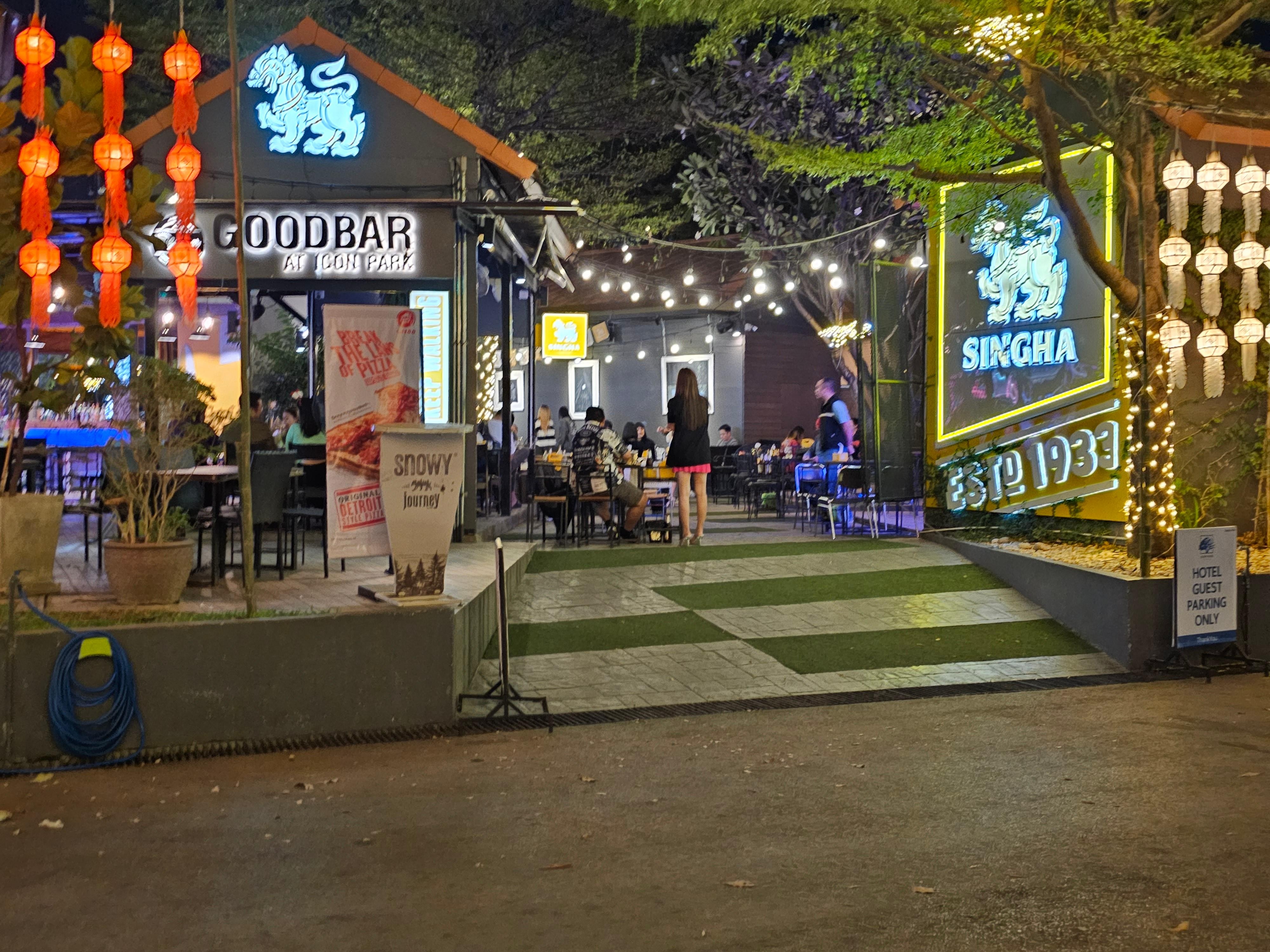 酒吧在hotel對面