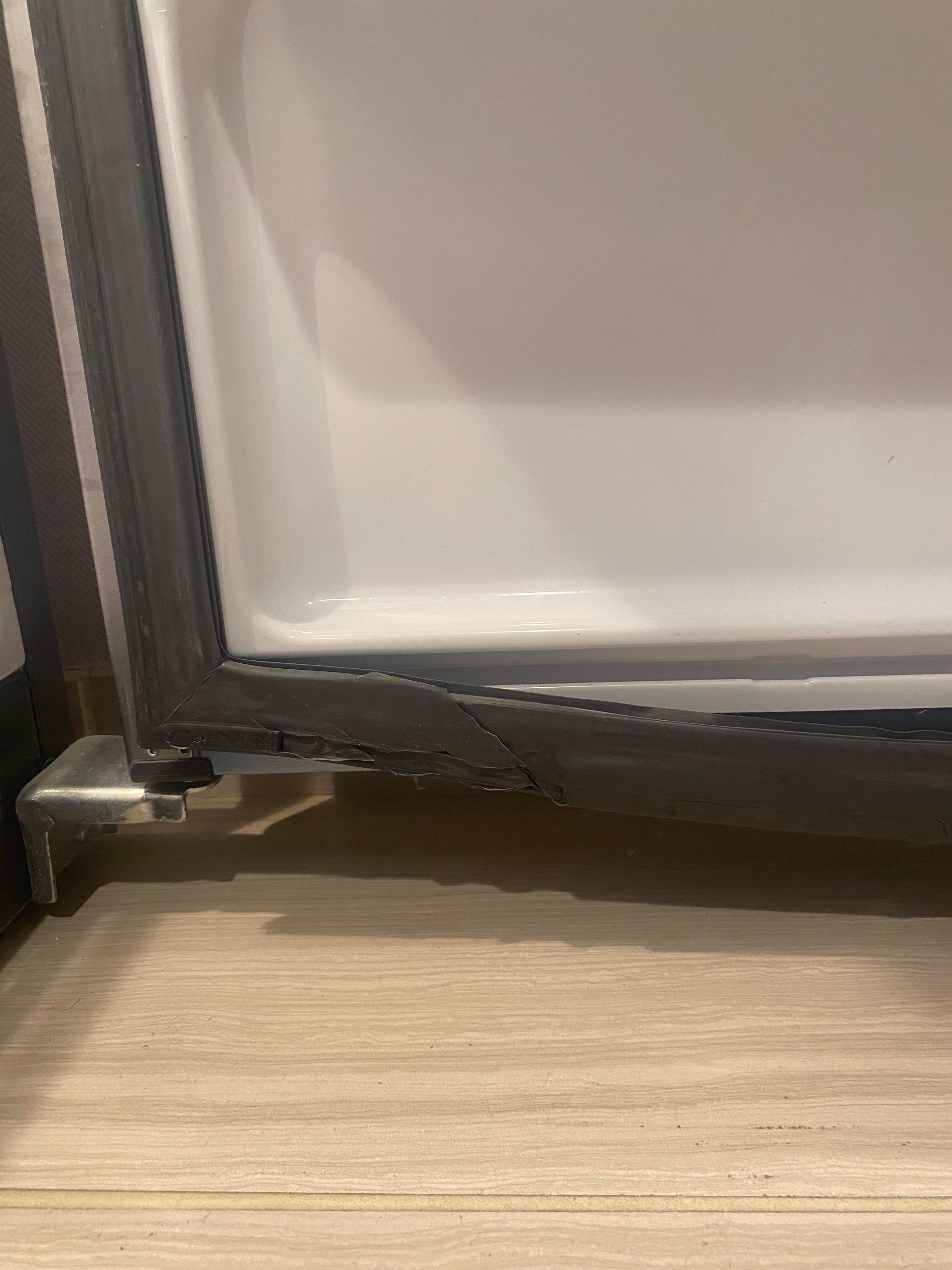 Broken refrigerator seal 