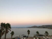 Kveldsbilde fra balkongen på vårt rom.