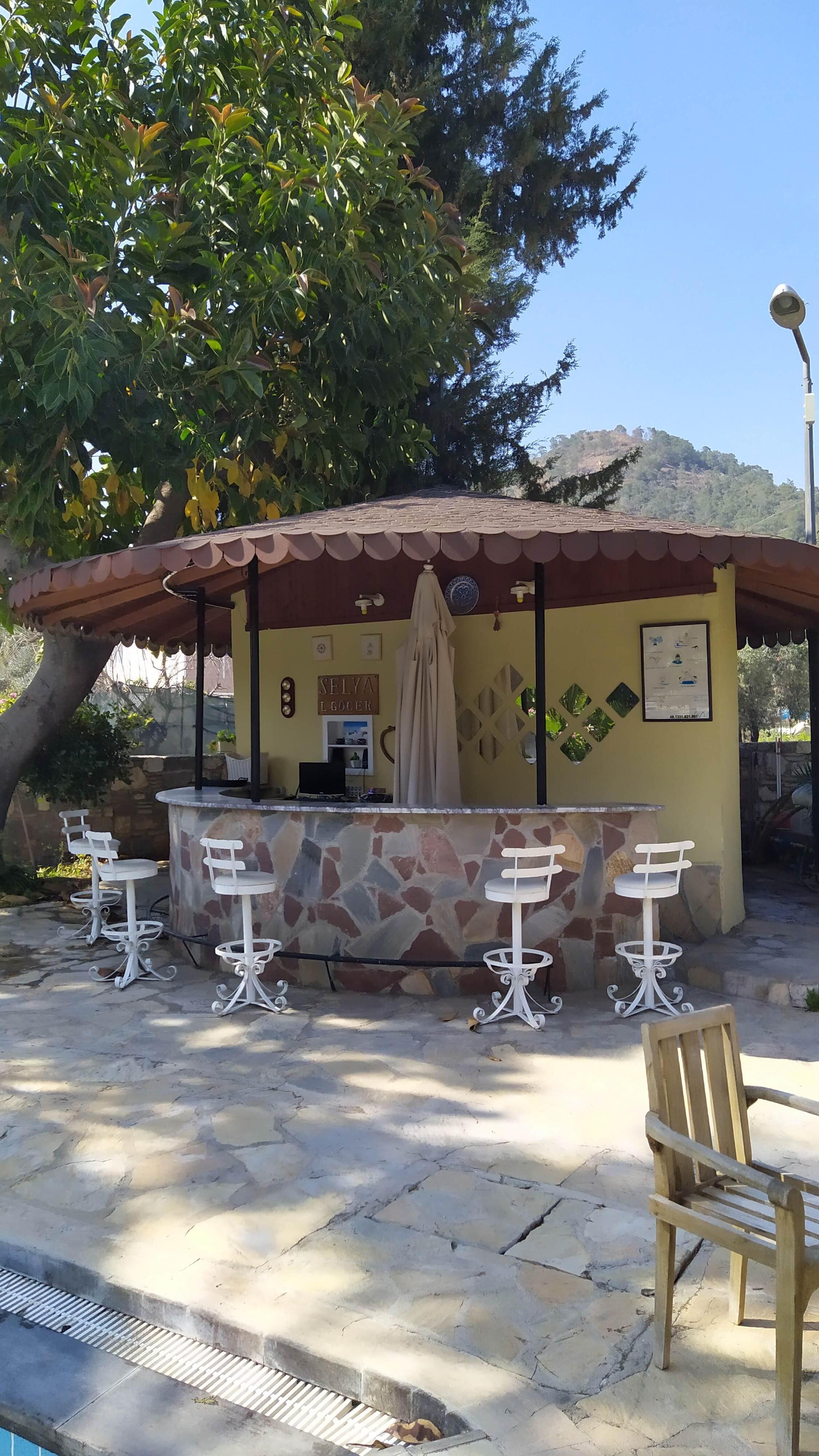 Le bar de la piscine