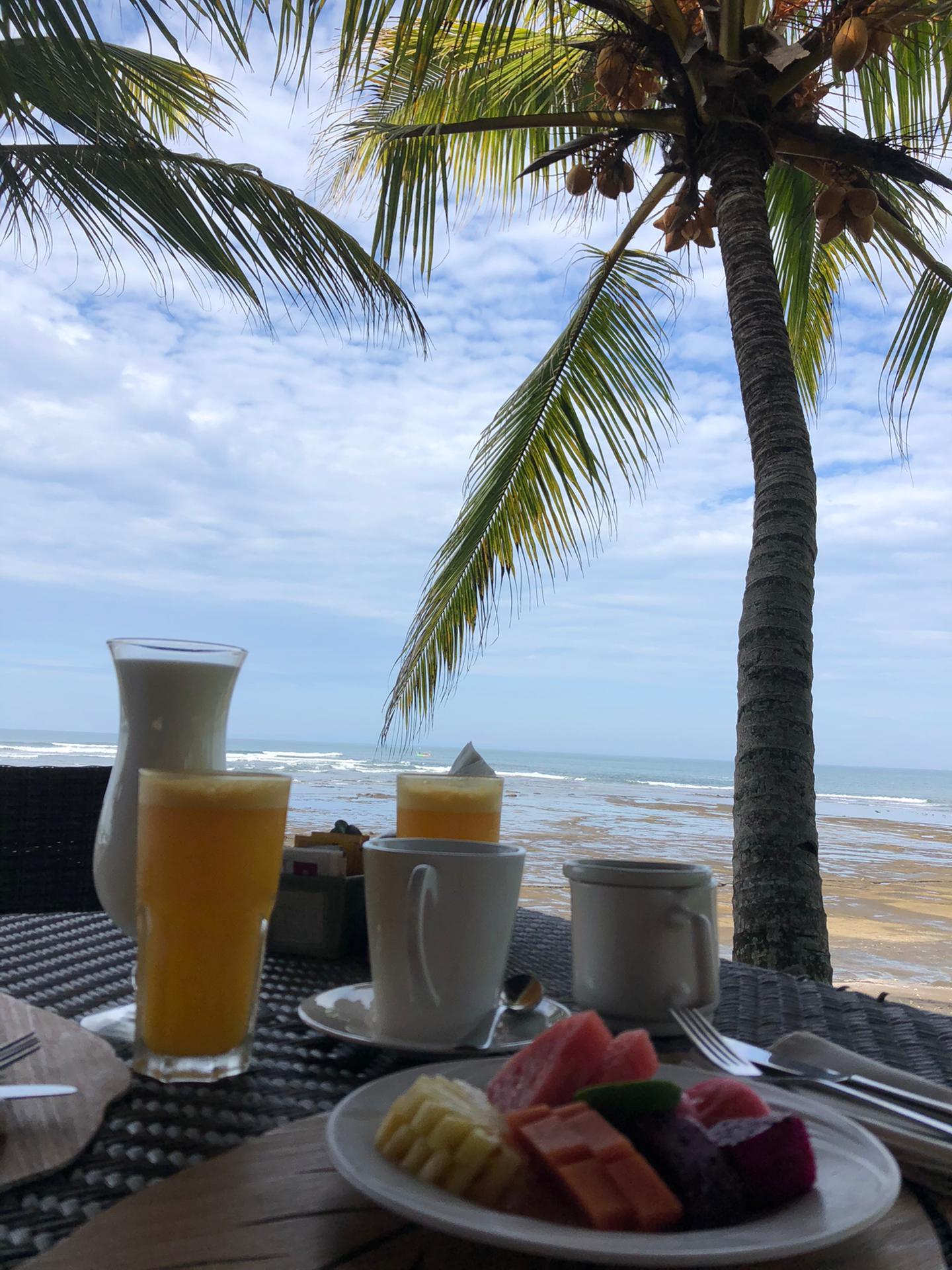 Breakfast by the beach