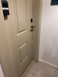 Apt 105