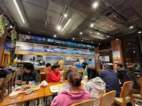 在酒店附近的社區飯堂……獅子頭好棒!