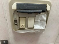 Ljuskontakt på toan. Livsfarlig…