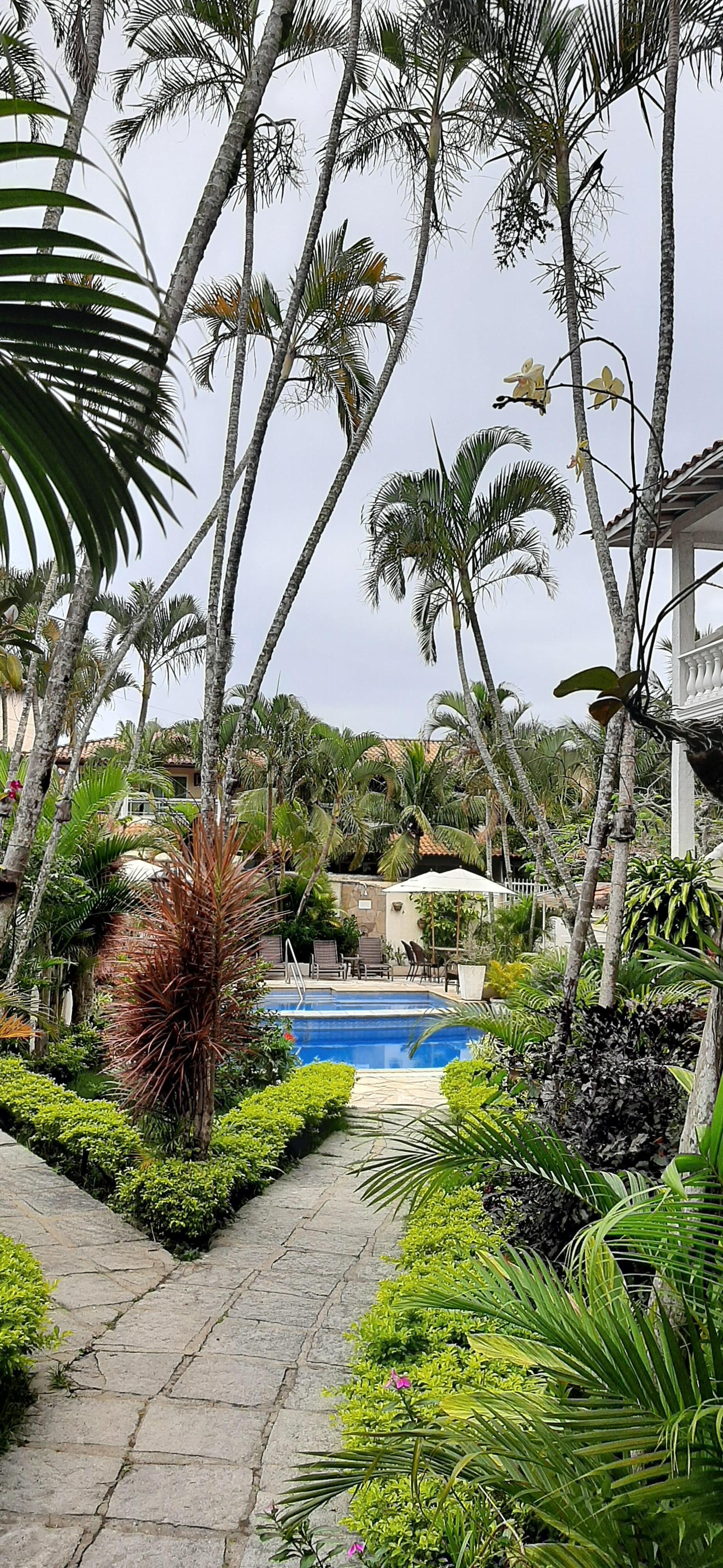 Área da piscina e jardim interno