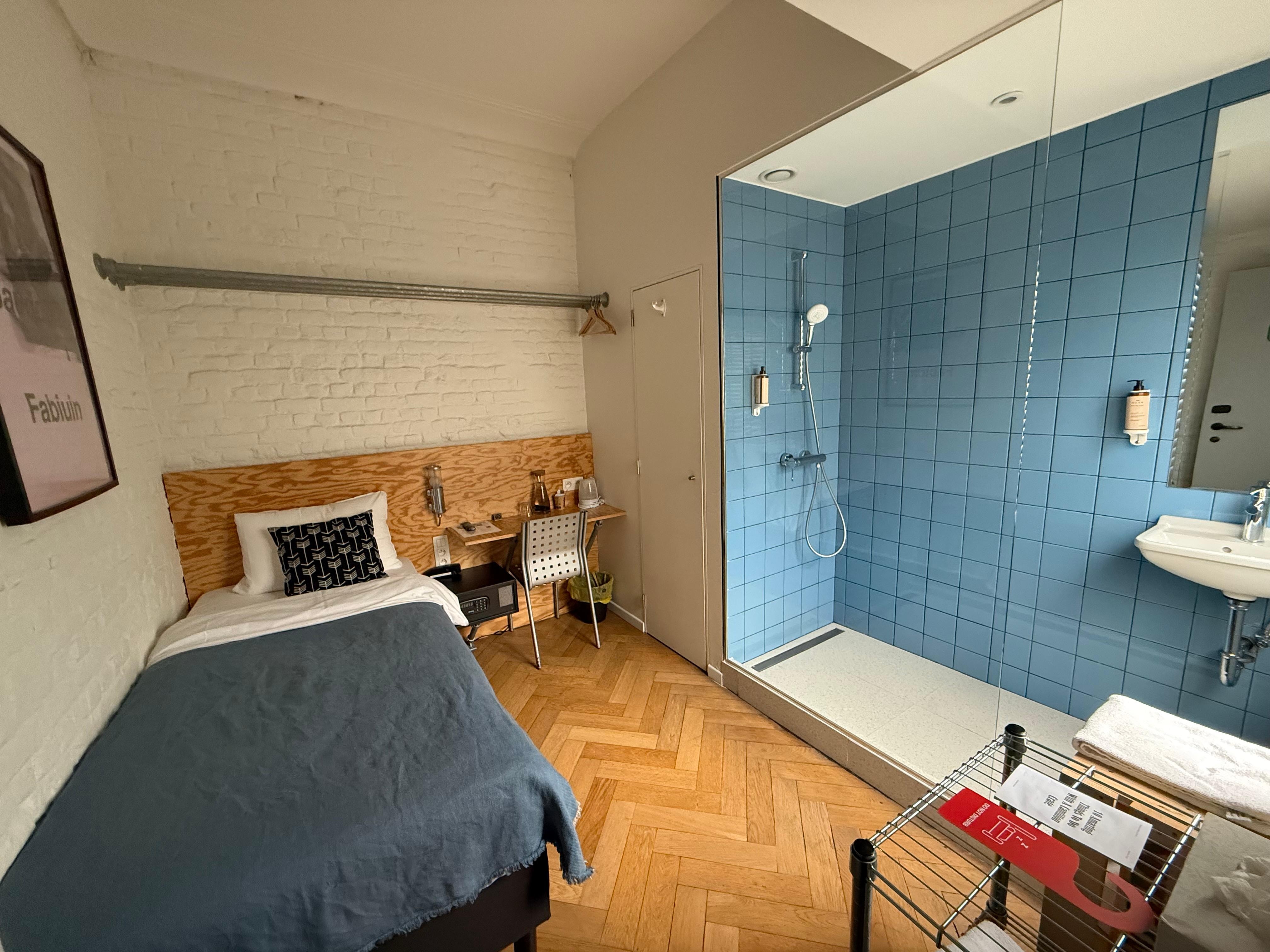 Shoebox single room