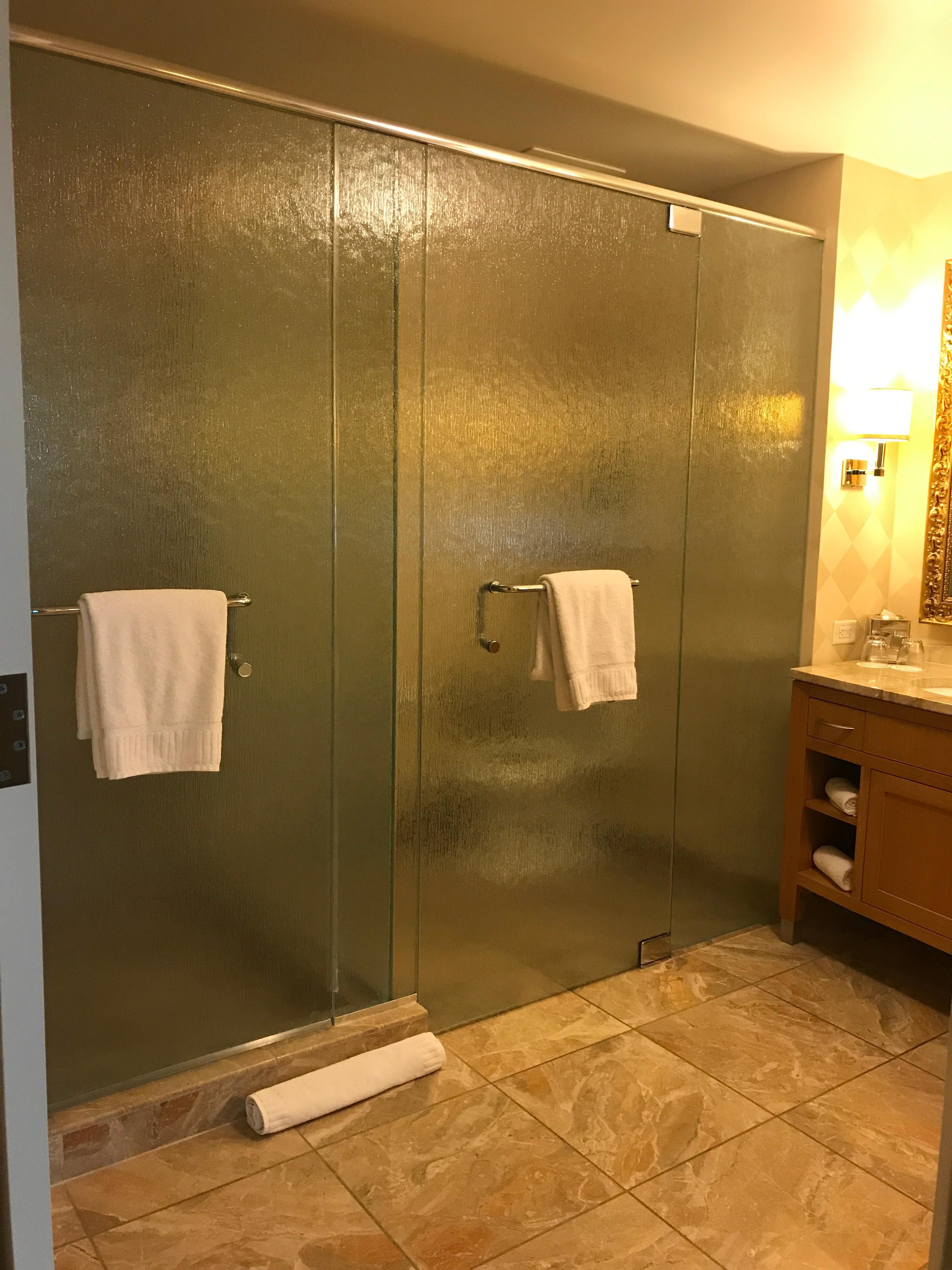 Gorgeous bathroom!