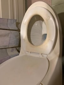 The toilet cover on my first room
