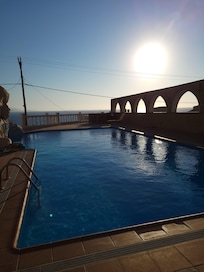 La piscine.