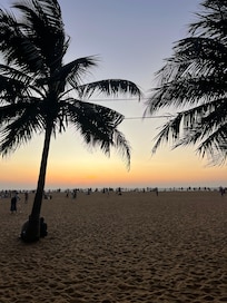 4 min walk to the beach