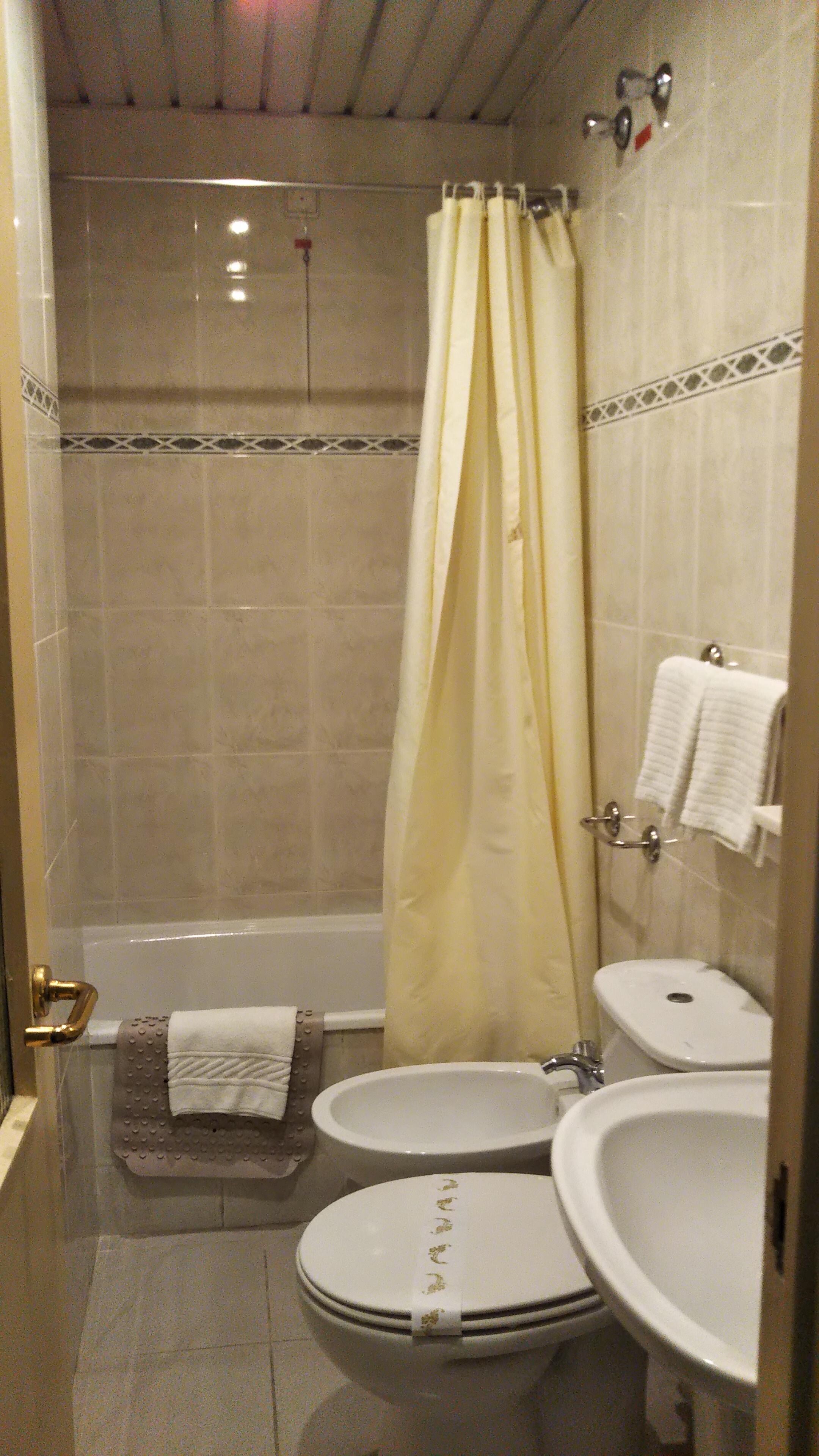 ホテルに入ったばかりの時点でのバスルーム。