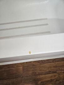 Cigarette burnsbin tub