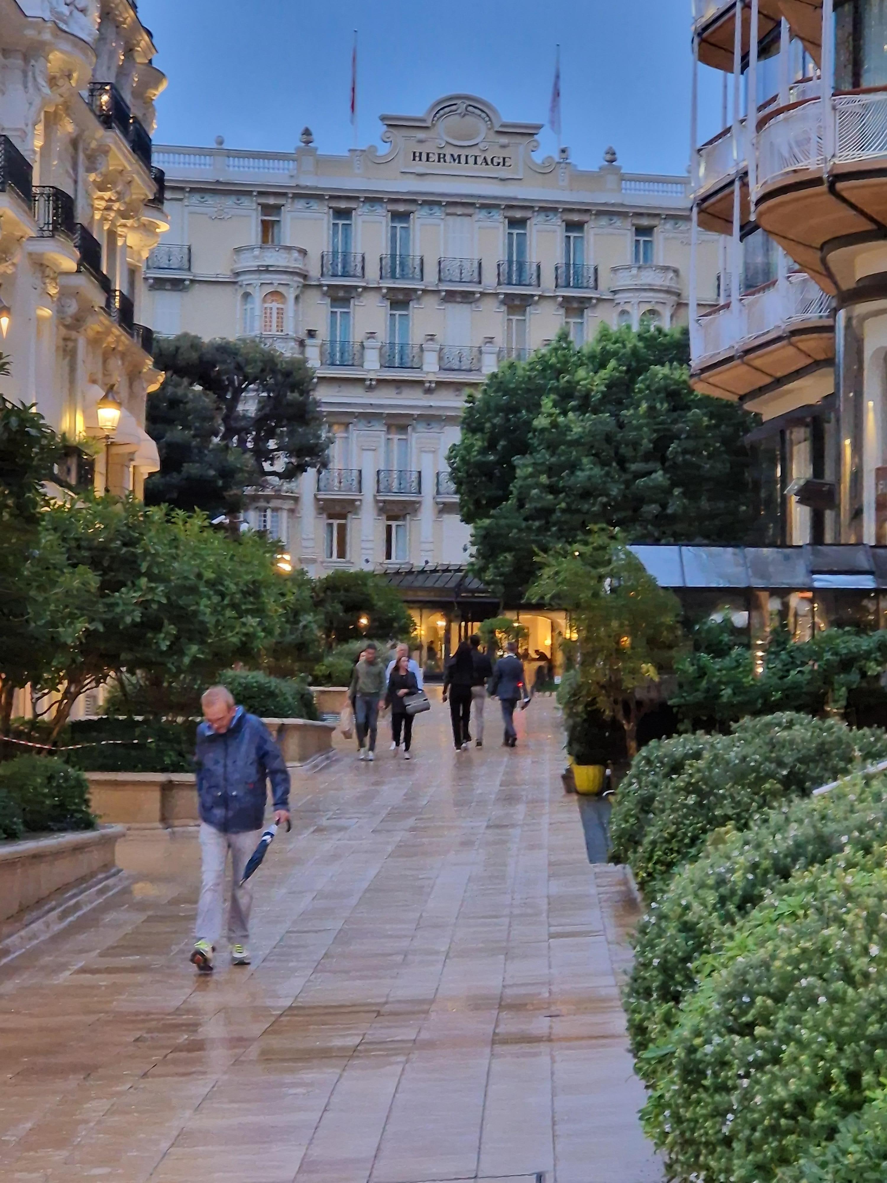 Luxury Hotel & Shops