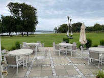 Bord utanför receptionen