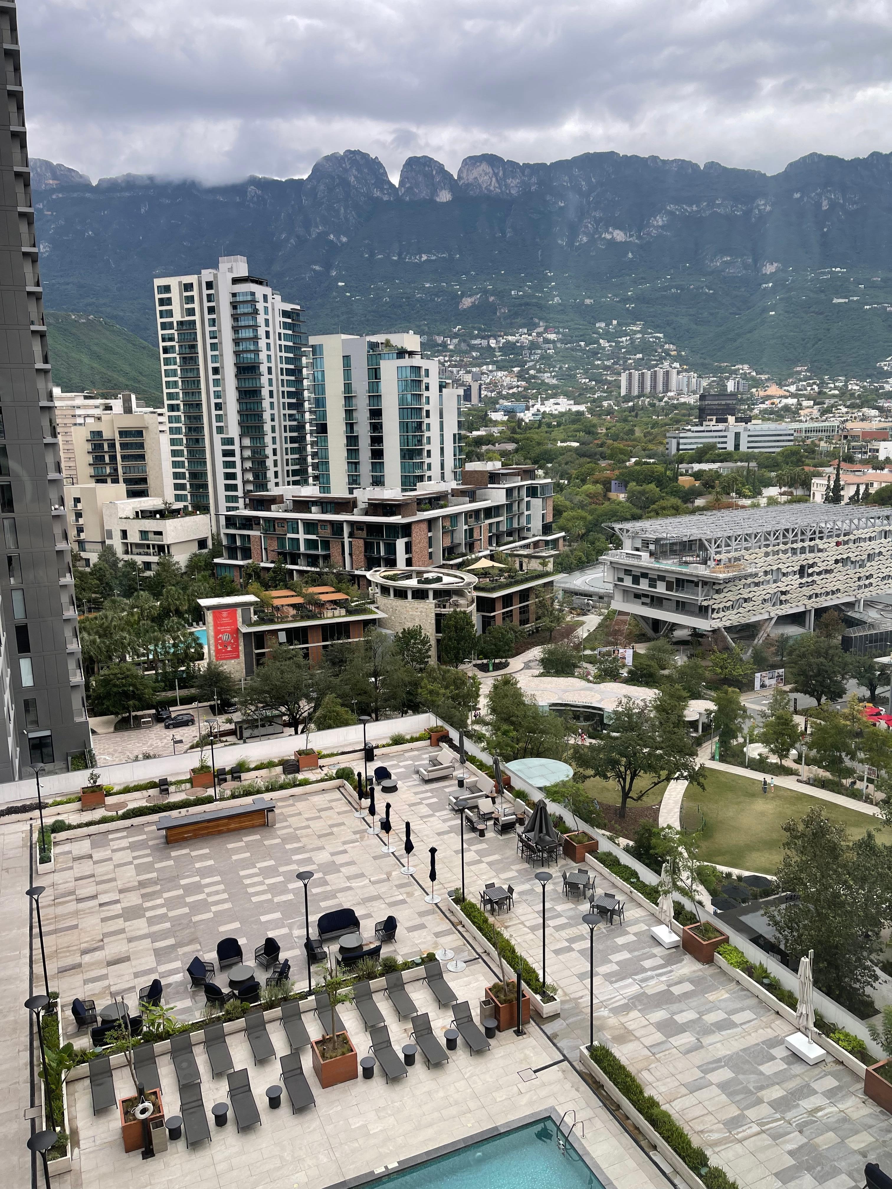 Amazkng views from our room on floor  7th .