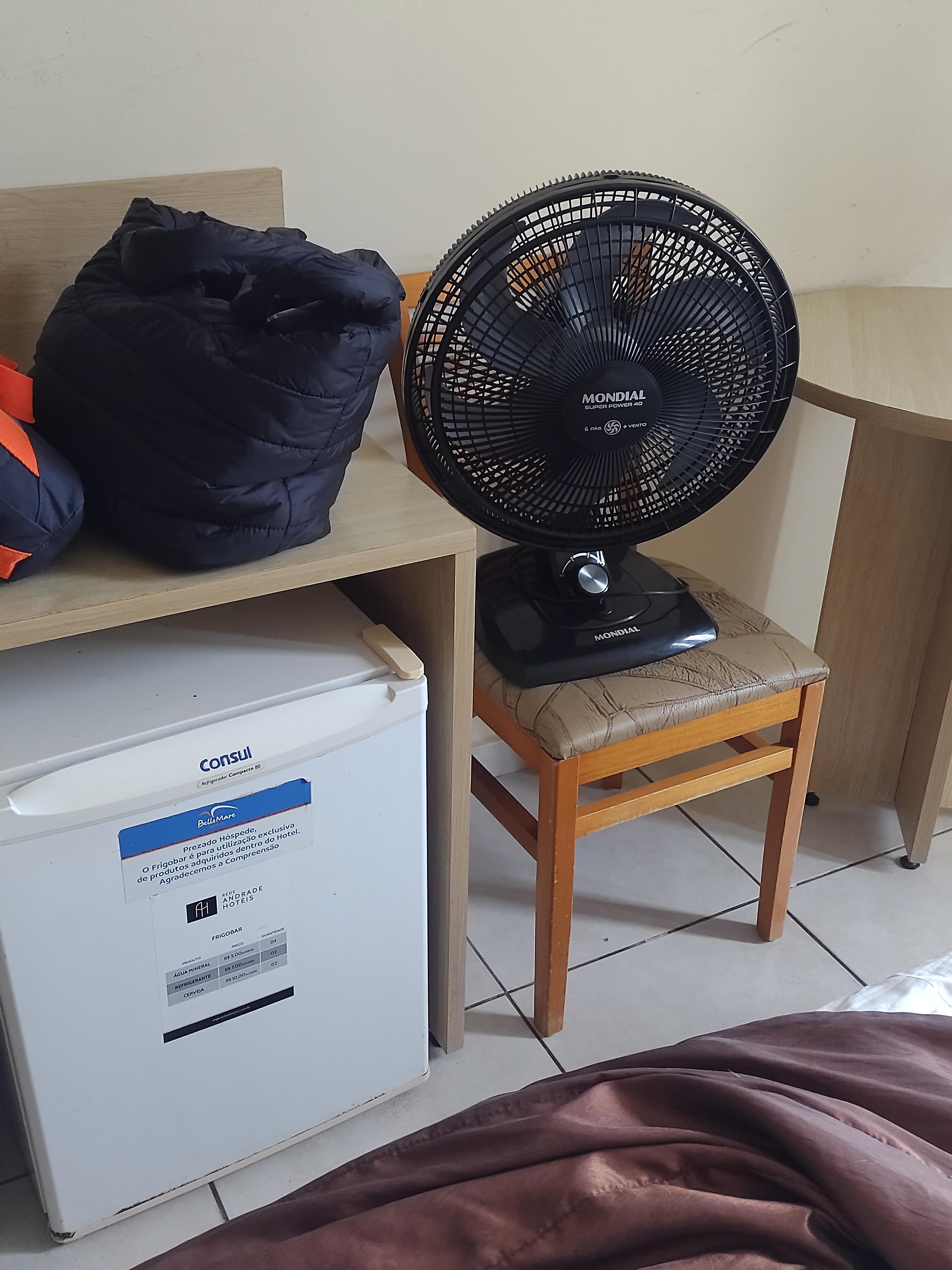 Ar condicionado não funcionou, dormir com ventilador cedido pelo hotel