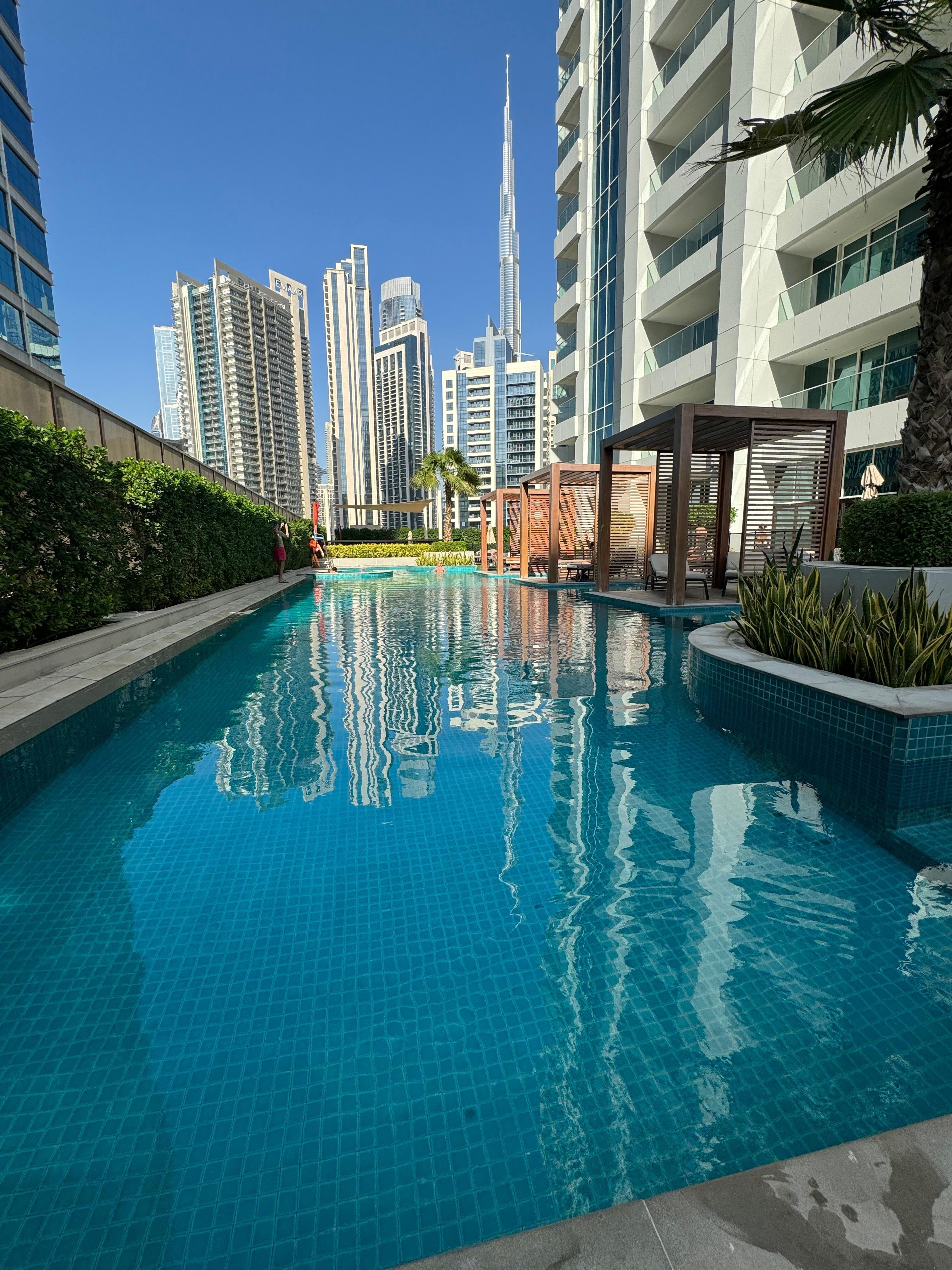 Poolen ned udsigt til Burj Khalifa