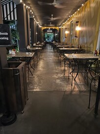 The outside eating area (breakfast/lunch/dinner)