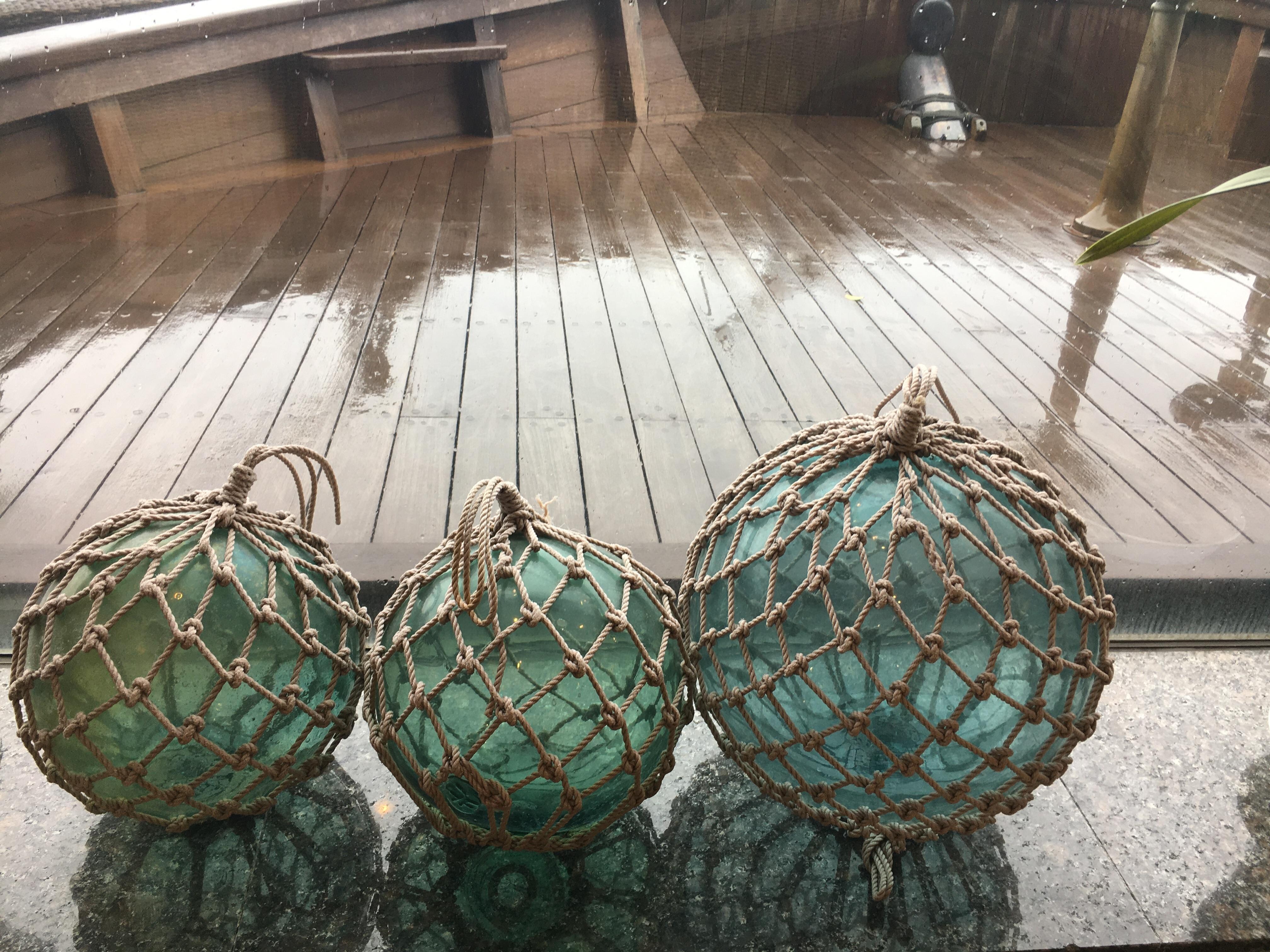 ロビーは船をイメージしたデザイン