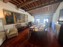 Comedor decorado, convivencia y excelente desayuno preparado especialmente!