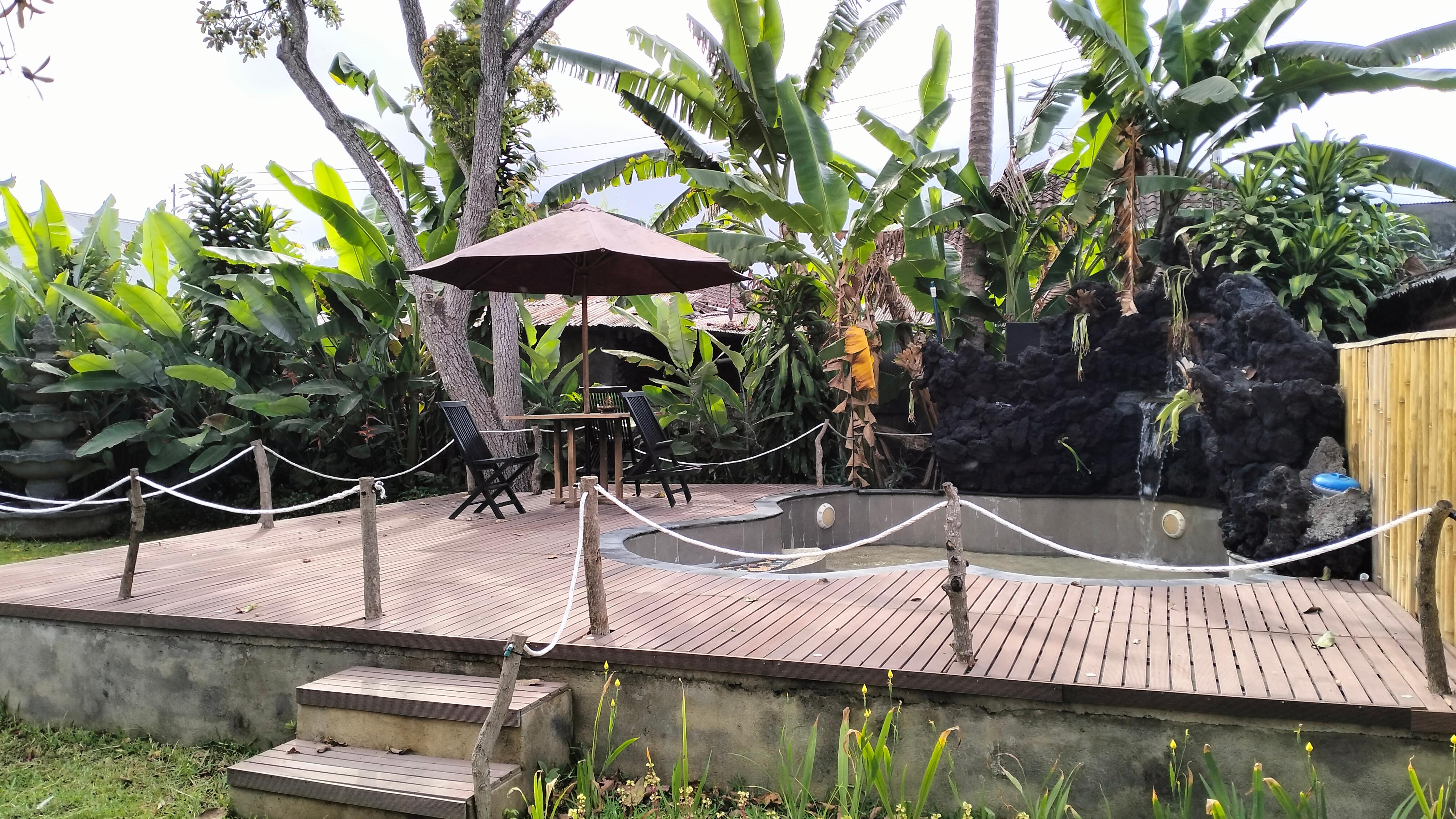 They clean the hot spring and refill it again everyone morning.