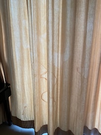 Rideaux témoignant de l’humidité