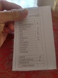 Vc escolhe as opções e trazem na mesa