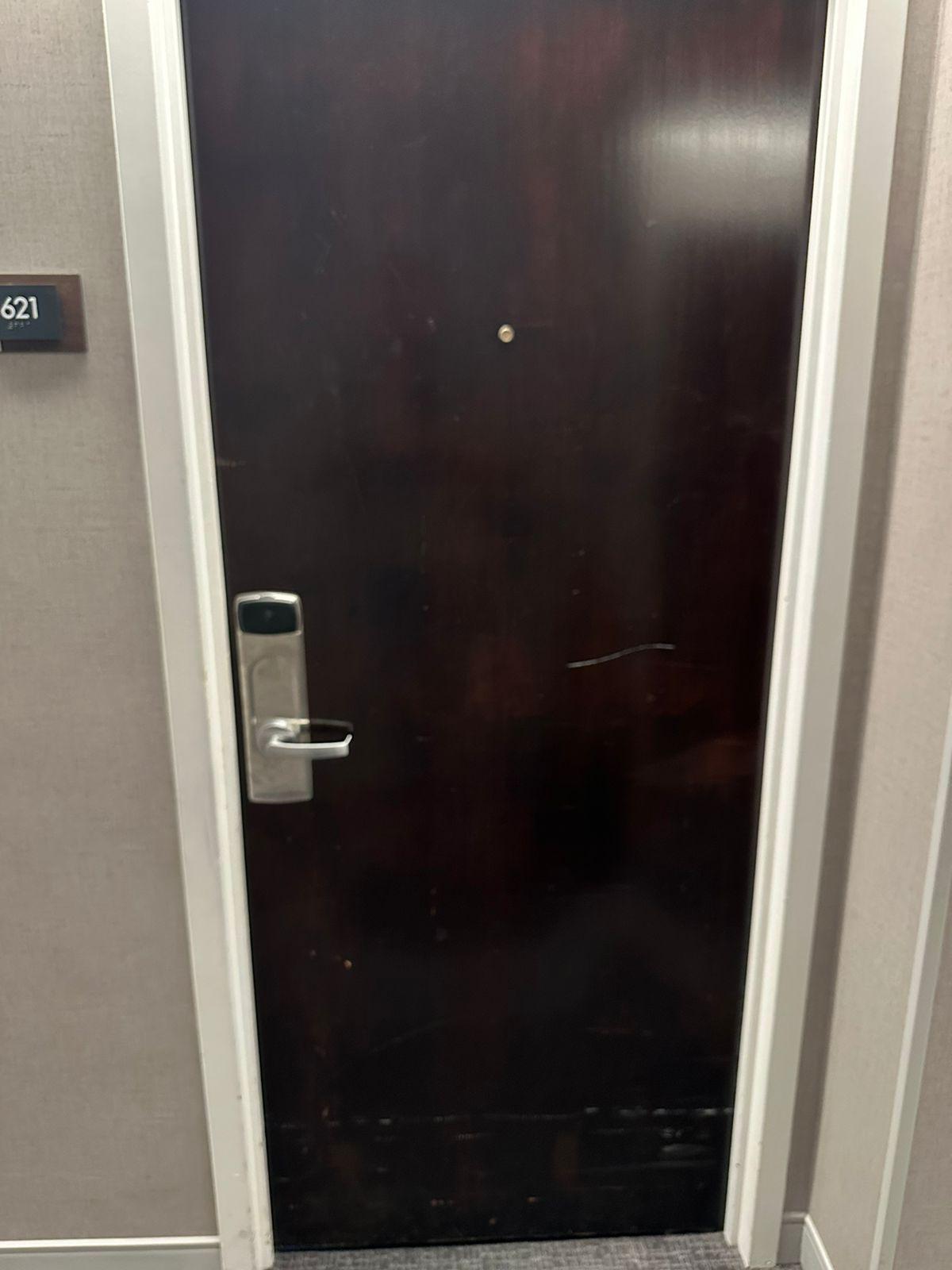 Puerta en mal estado