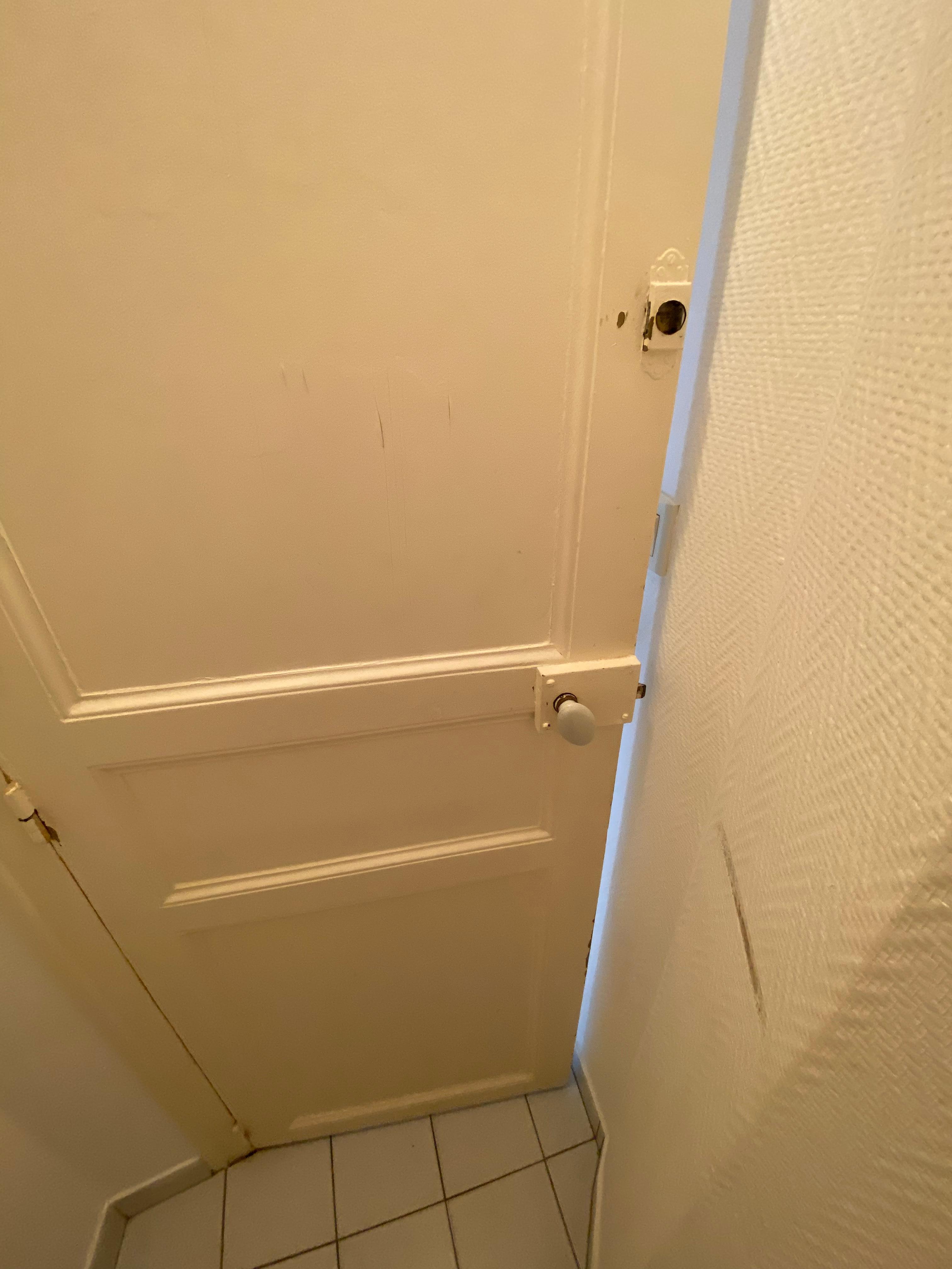 Antique door that doesn’t close well