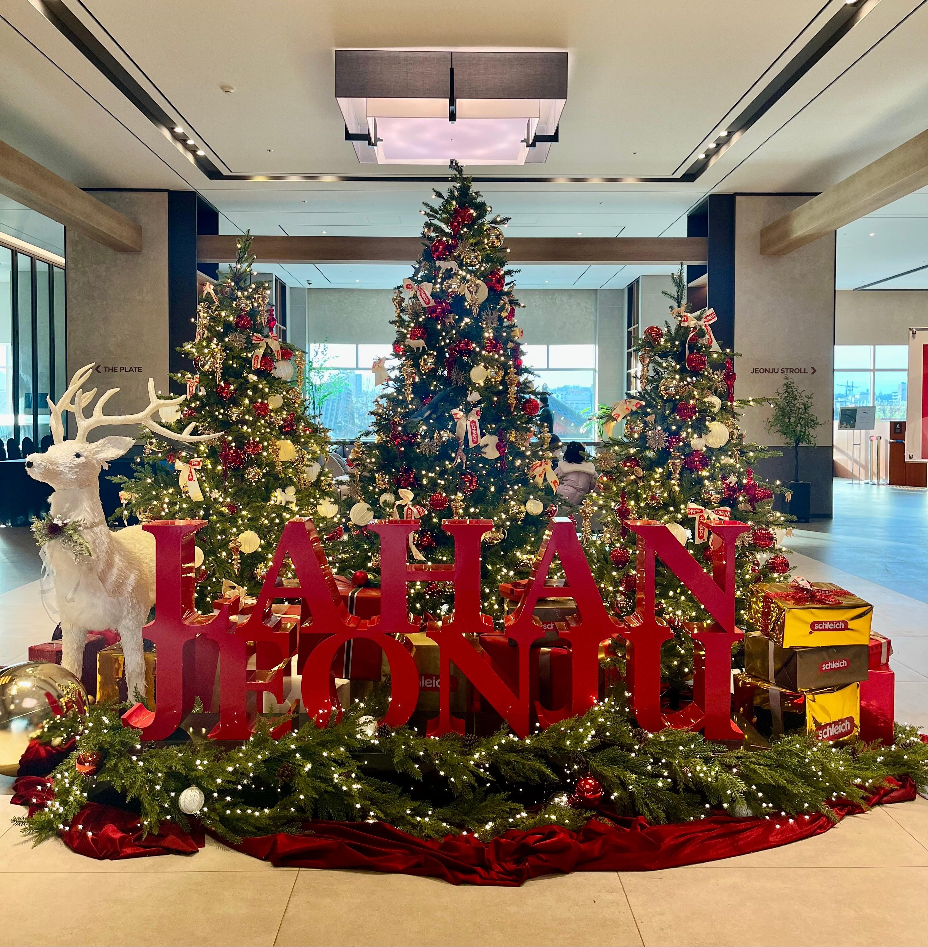 Hotel lobby on Nov 28, 2022