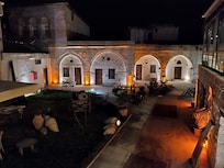 otelin muhteşem gece görünüşü (resepsiyon üstü)