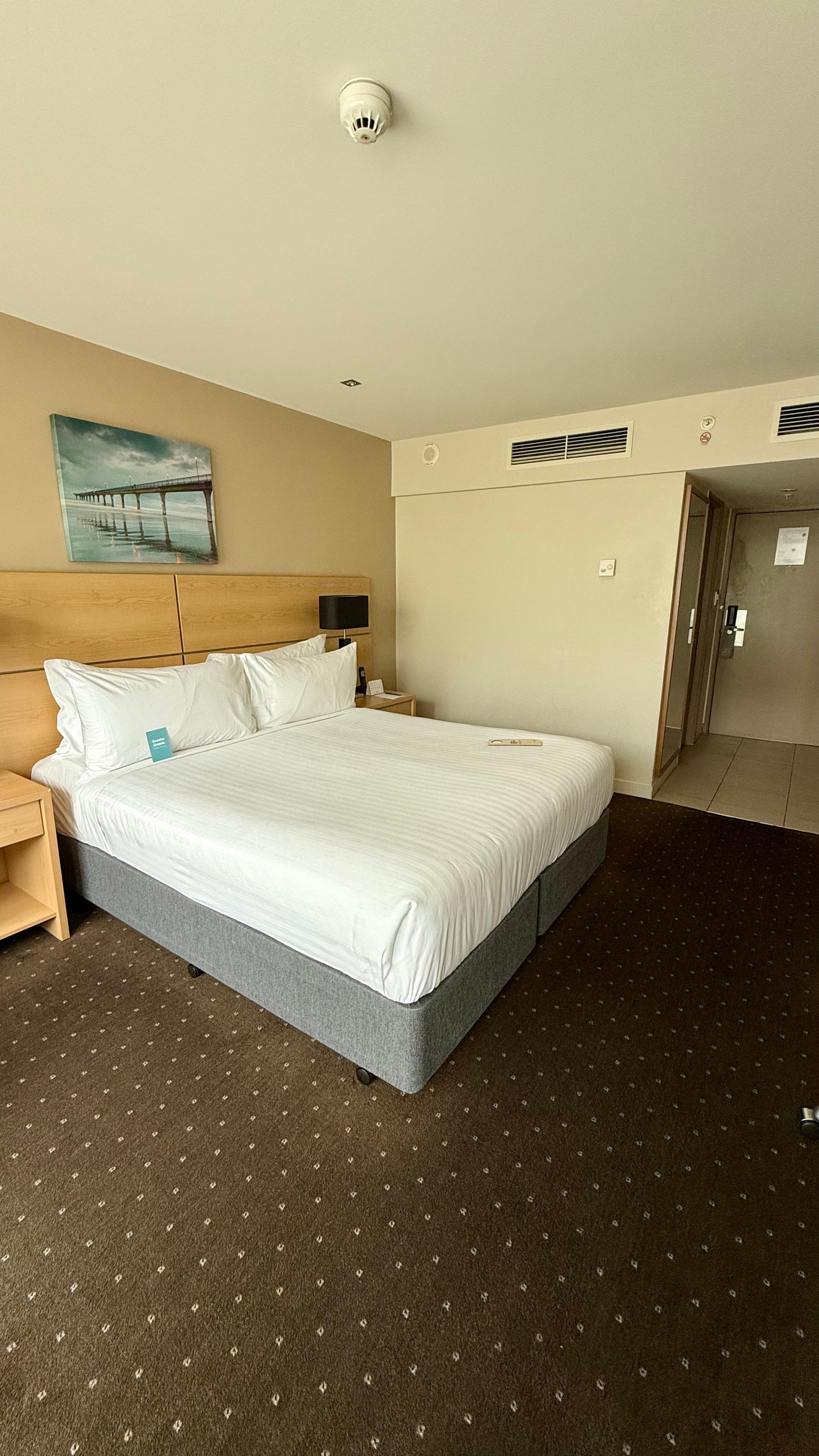 Standard Room, 1 King Bed, Balcony