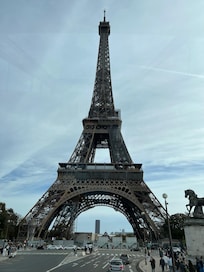 A experiência em conhecer Paris fica mais agradável com o excelente custo x benefício do Hotel de Loures e a ajuda de seus funcionários!