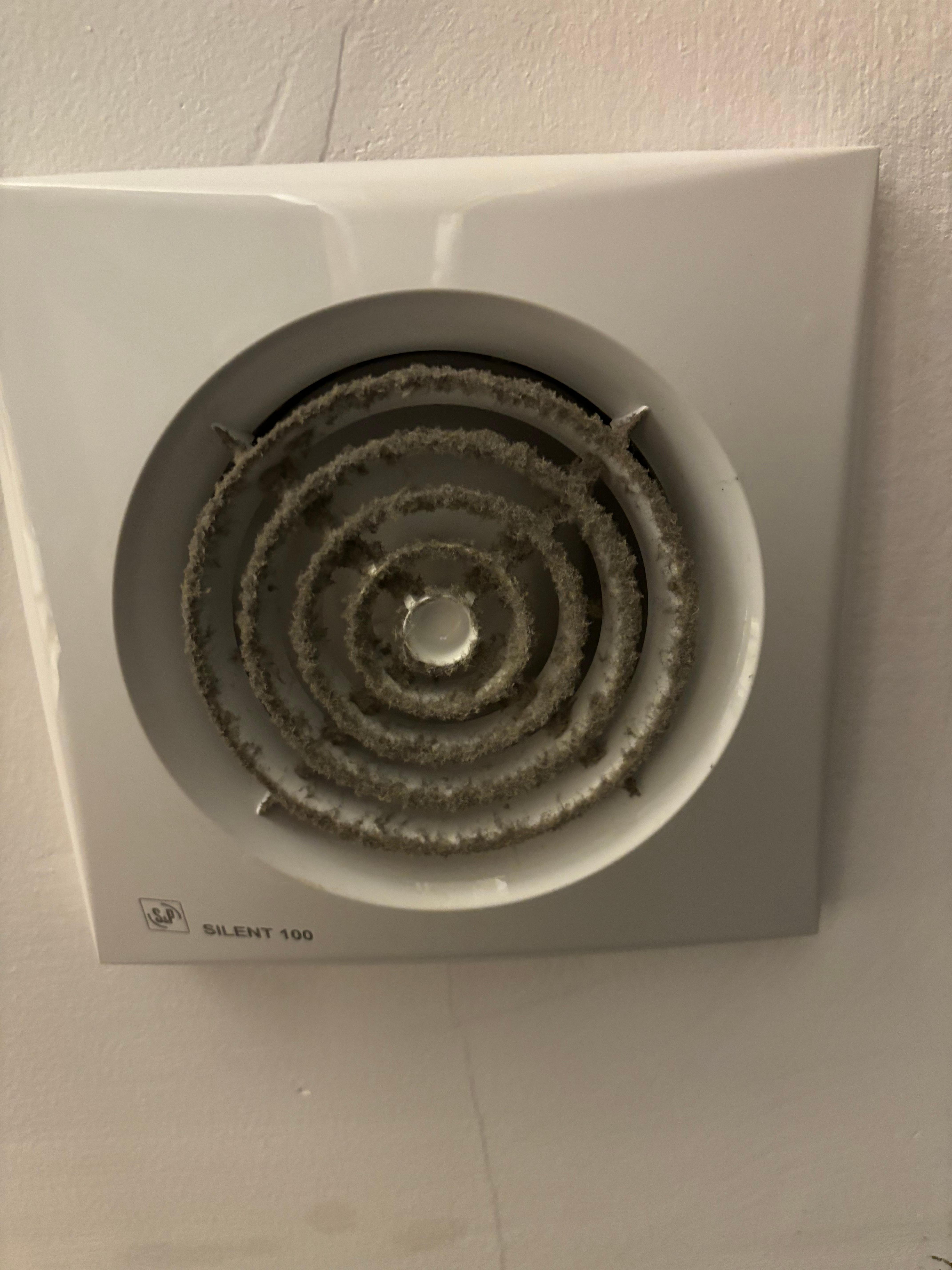 Extractor fan in the bathroom