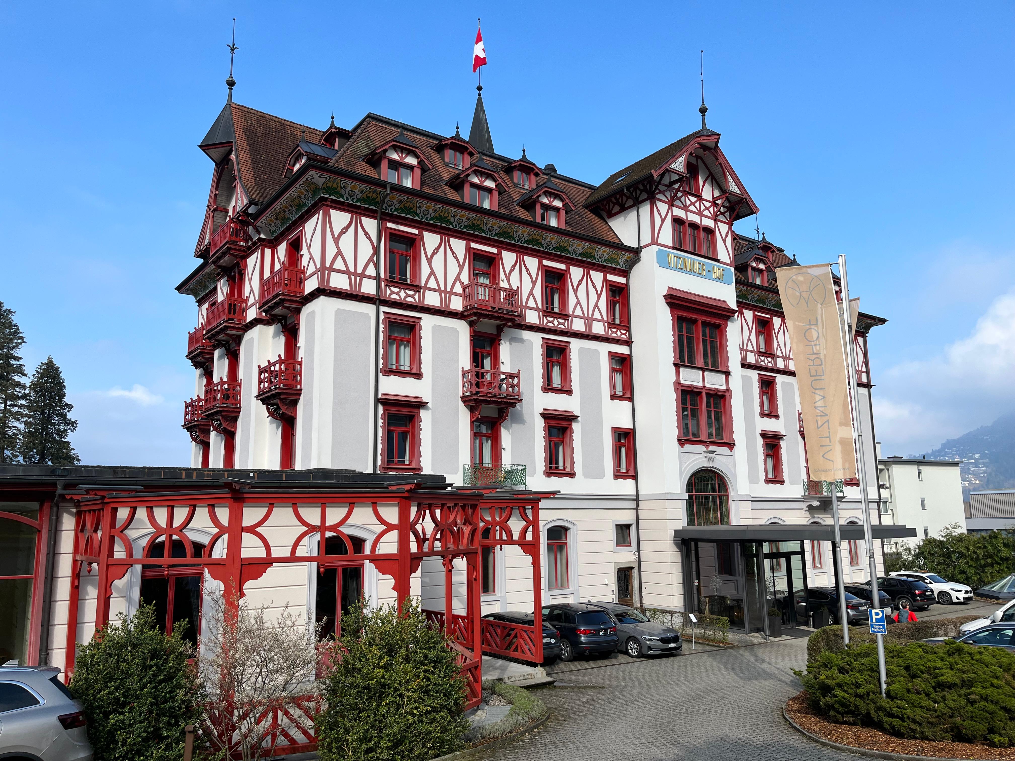 Hotel von hinten 