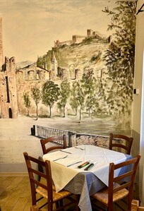 Pizzaria perto do hotel atravessa a rua