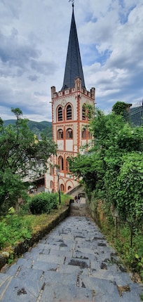 Eglise vue de la chapelle des pelerin