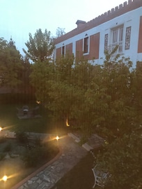 Odanın penceresinden.