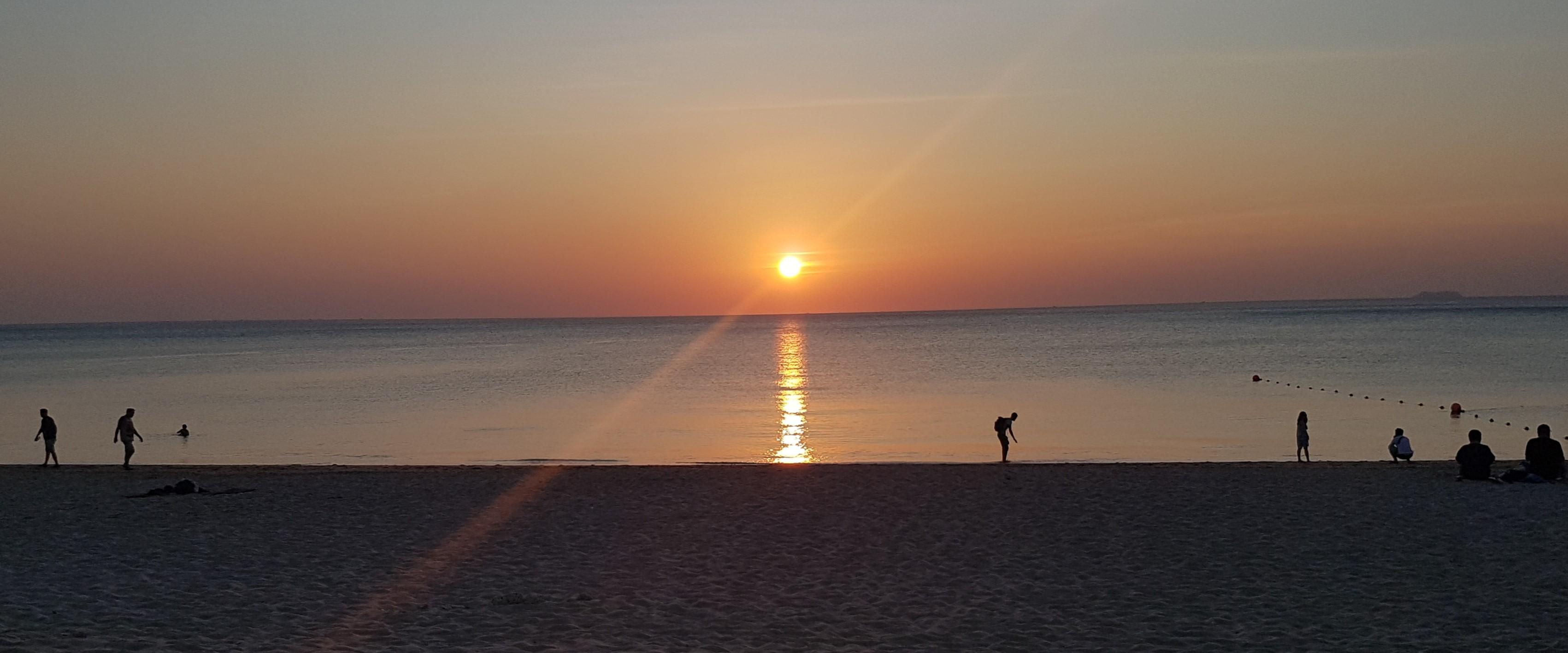 Den kjente solnedgangen i Koh Lanta fotografert fra hotellet.