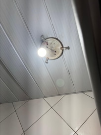 Instação da iluminação e foro do banheiro