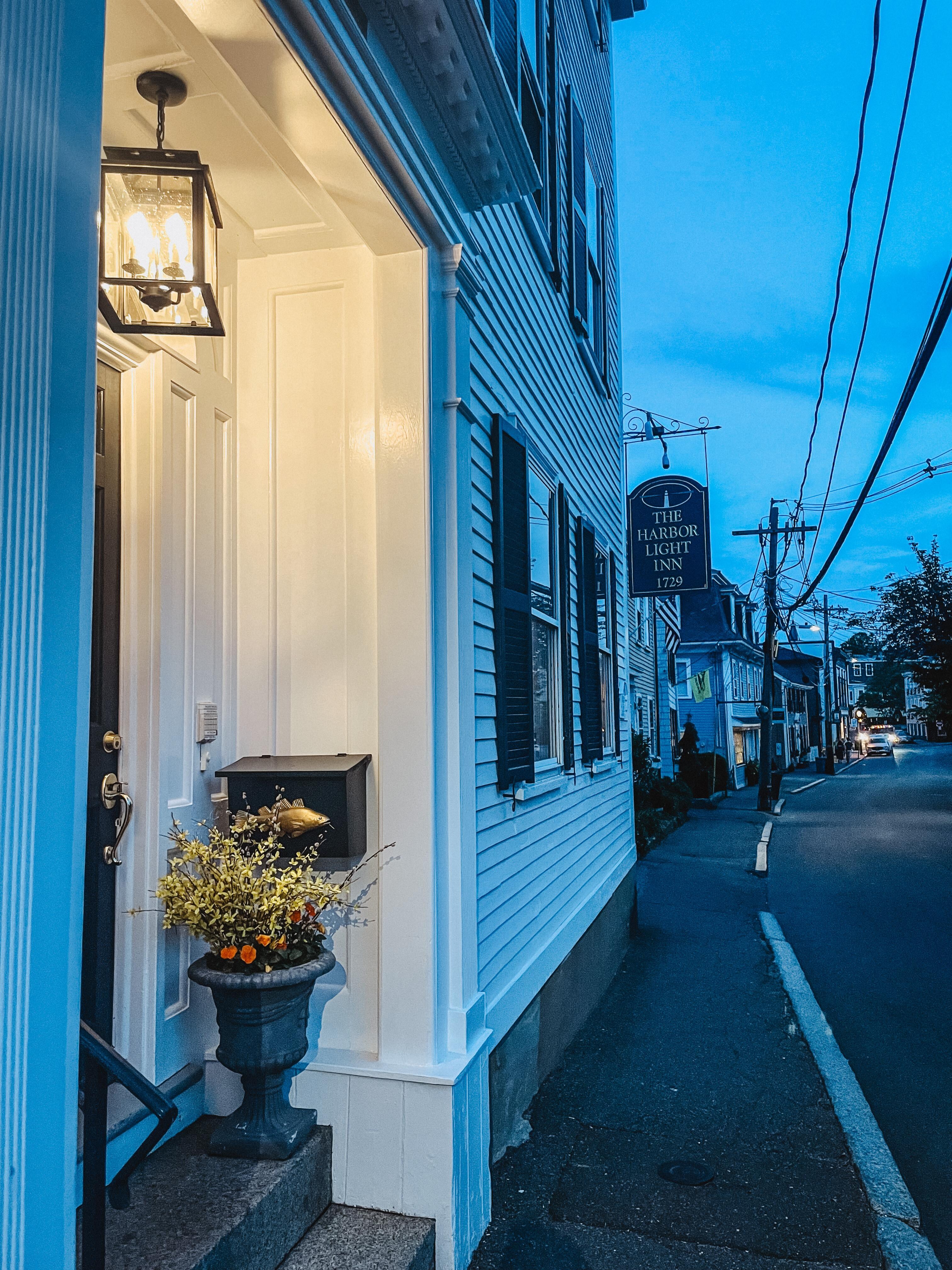 Book Harbor Light Inn in Boston