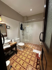 Calligraphy room - bathroom