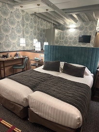 Small but perfectly formed room for 2.