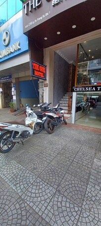L’entrée de l’hôtel 
Pas de spas. Comme décrit 
Pas eu de chambre supérieure comme décrit sur ma réservation l’
