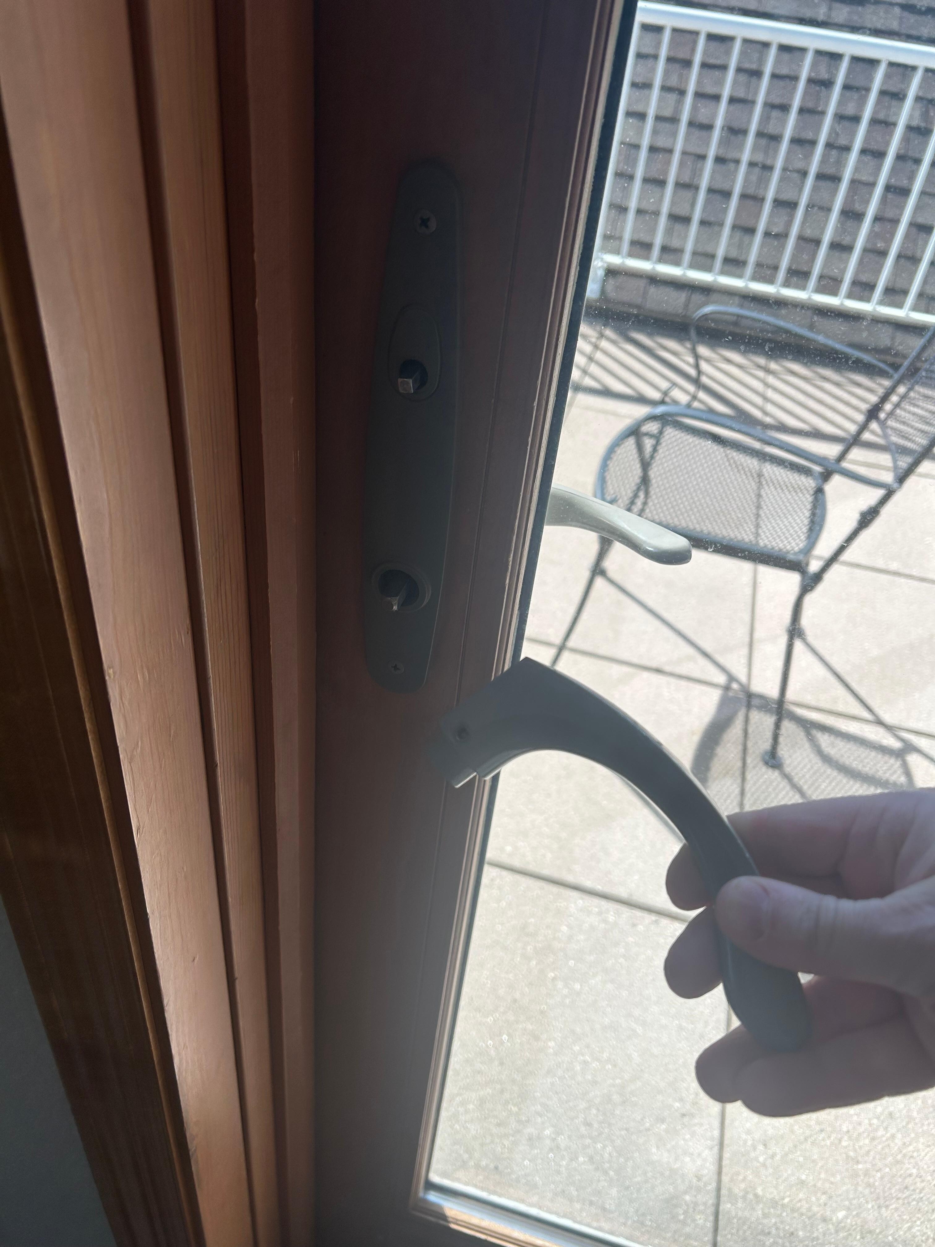 Door handle pulled off on first use