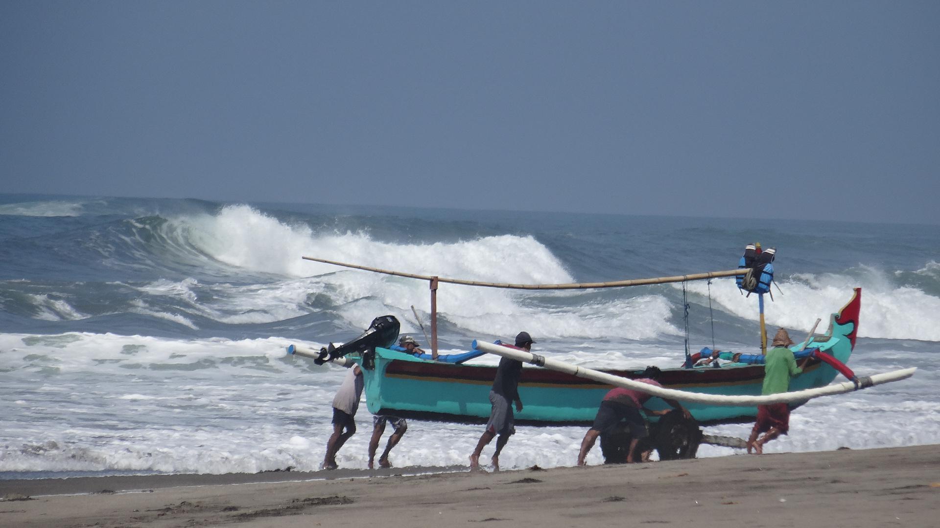 Fishing boat at Mejan Beach