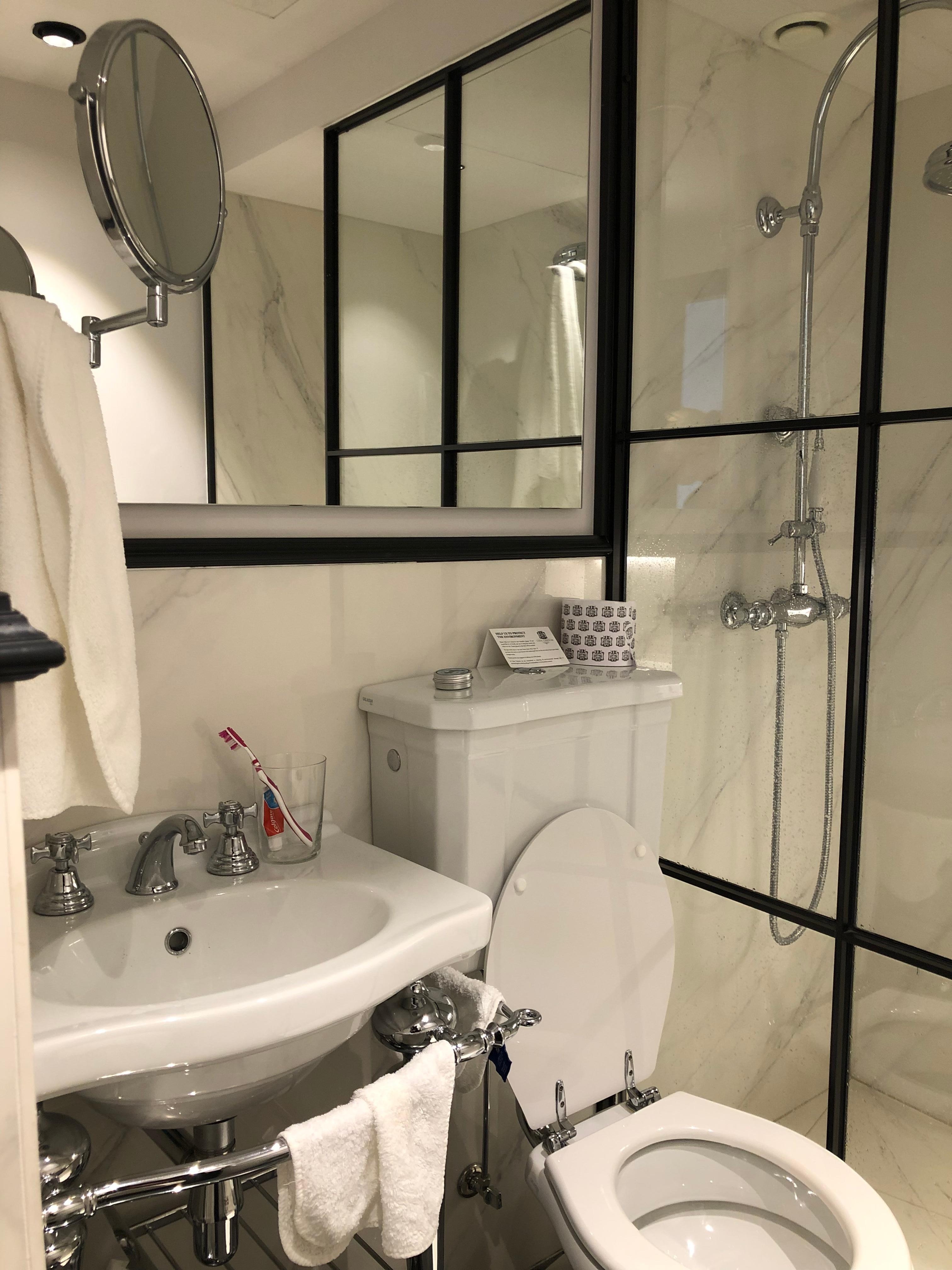 Bad, lite og skjønt