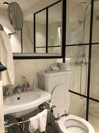 Bad, lite og skjønt