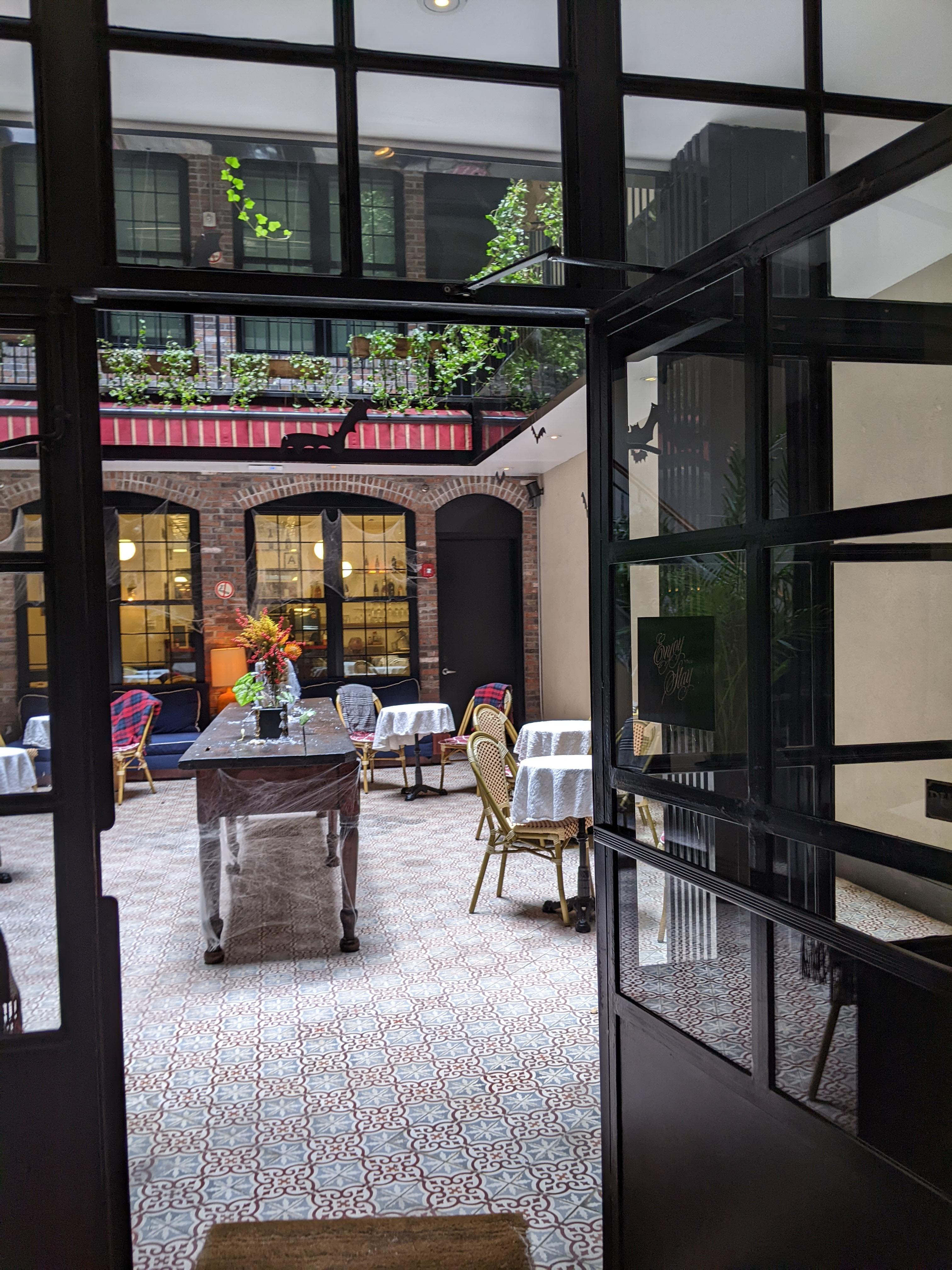 Courtyard to the cafe